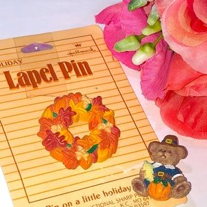 Thanksgiving Leaf Wreath Lapel Pin Teddy Bear Pilgrim pin Vintage 80’s